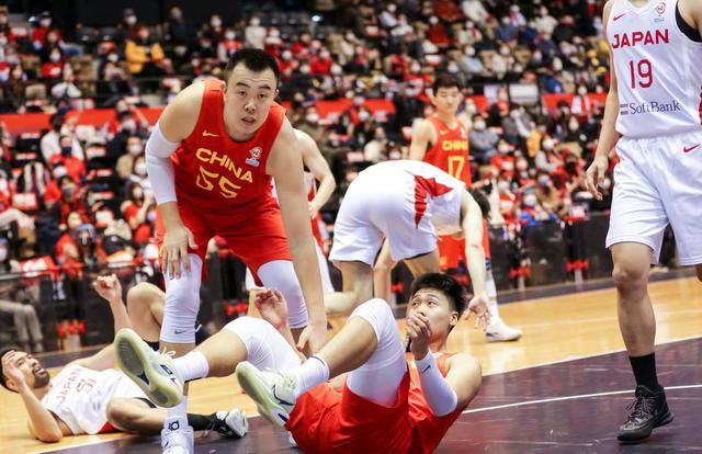 继影片此前曝光的，获超250万观众点赞的张国立即兴餐桌“苍蝇戏”后，此次特辑中再次曝光张国立另一场即兴“掀锅戏”，剑拔弩张的会面中，面对对手黎志田（于和伟饰）的试探，张国立现场即兴反手将锅掀翻，上位者的威严和愤怒在一个简单的动作中展现的淋漓尽致，被张艺谋导演盛赞“演得不能再好了”